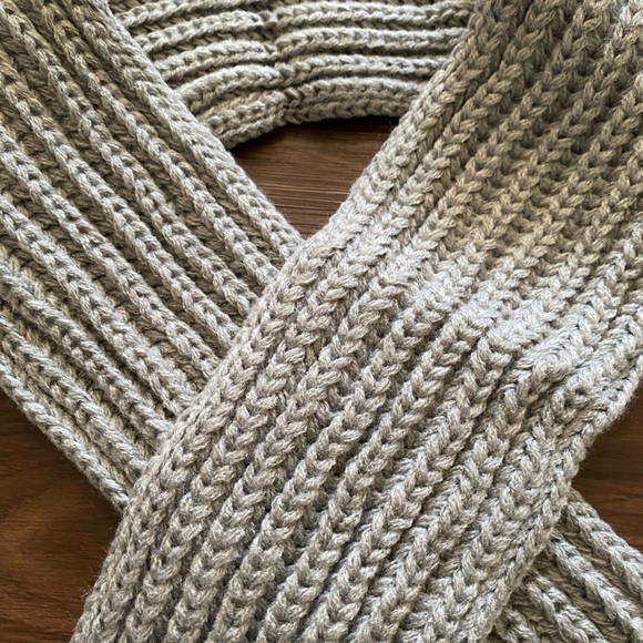 EST LOVE NWOT Knit Scarf Thin Unisex Cozy Wrap Est. with Love Kids Scarf – Grey - Picture 4 of 6